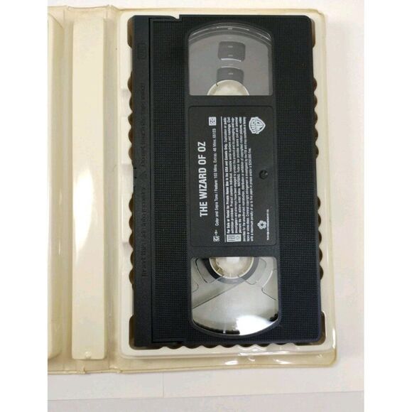 THE WIZARD OF OZ On VHS with Judy Garland Warner Bros. - Picture 5 of 14